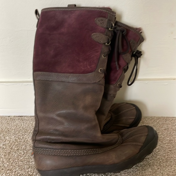 UGG Women’s size 10 snow boots (suede and leather) - Picture 1 of 12